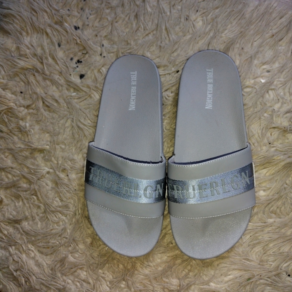 WOMENS SIZE 11 TRUE RELIGION SILVER BLING FLIP FLOPS